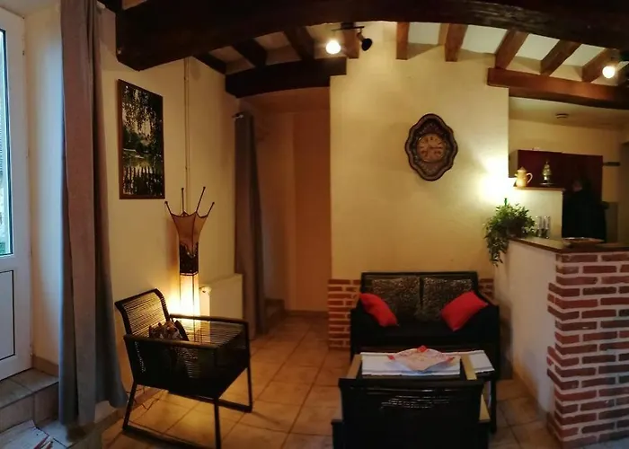 Maison Pittoresque Avec Jardinet